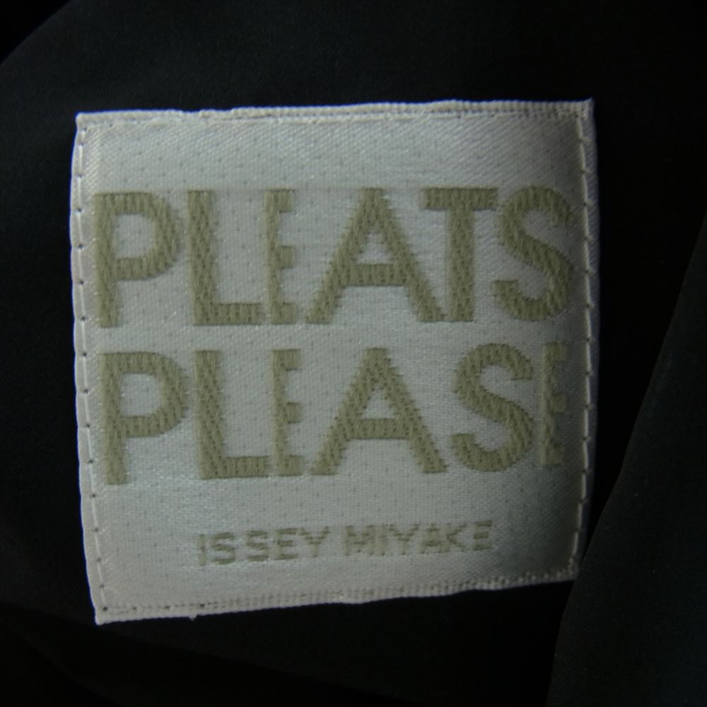 PLEATS PLEASE プリーツプリーズ イッセイミヤケ プリーツ加工 フード着脱可能 ダウンジャケット ブラック系 サイズ表記無【中古】