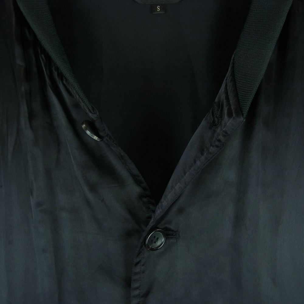 COMME des GARCONS HOMME PLUS コムデギャルソンオムプリュス 20SS PE-J087 バックプリント キュプラサテン スタッフ コート 日本製 ブラック系 S【中古】