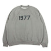 FEAR OF GOD フィアオブゴッド FOG ESSENTIALS エフオージー エッセンシャル 1977 ワッペン 長袖 スウェット グレー系 L【中古】