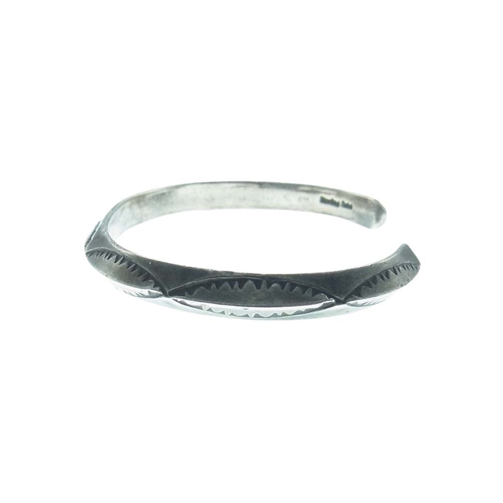 ナバホ族 ナバホ トライアングル スタンプワークバングル Sterling