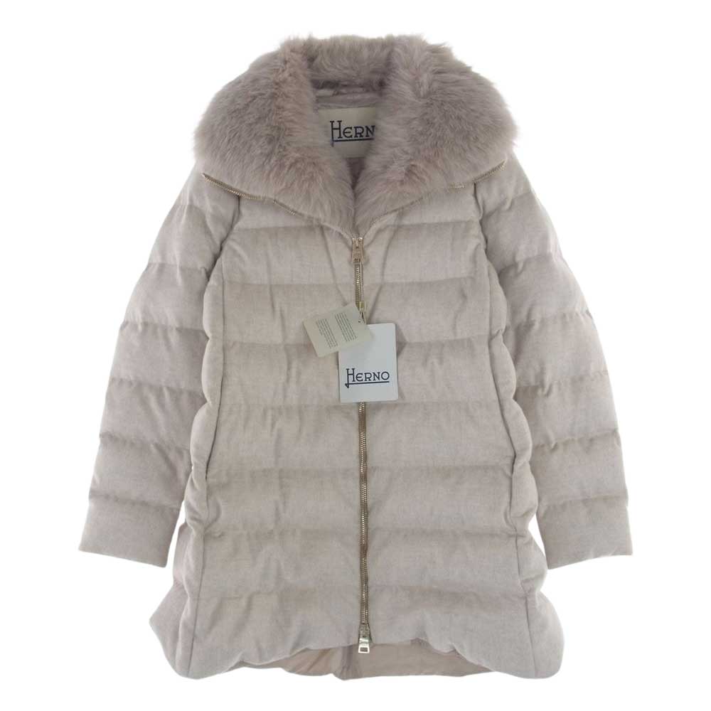 Herno ヘルノ PI0379D 38087 2100 国内正規品 イタリアPIACENZA社 シルク・カシミヤ生地 ダウンコート ブルーシャドーフィックスファー カシミア ダウンジャケット ライトベージュ系 46【新古品】【未使用】【中古】