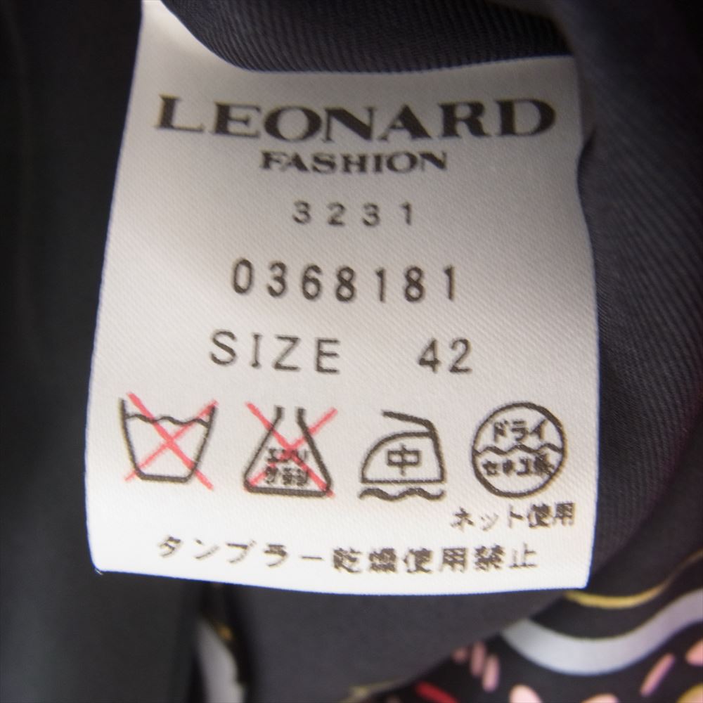 LEONARD レオナール 368181 シルク混 ダウン コート ジャケット 内総柄 フラワー 花柄 ブラック系 42【極上美品】【中古】