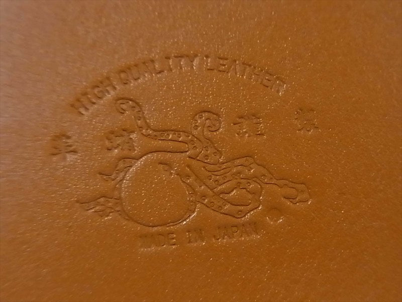 革蛸 未使用 台形ミドルワレット レザー 二つ折り財布 ブラウン系【極上美品】【中古】