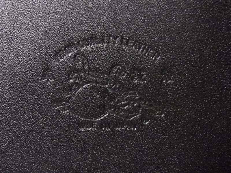 革蛸 台形ミドルワレット レザー 二つ折り財布 ブラック 黒 財布 ブラック系【極上美品】【中古】